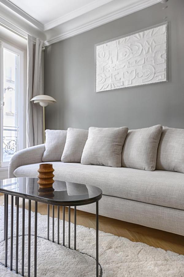 Unique Luxury Parisian flat 2BR/6P -Champs Elysées Esterno foto