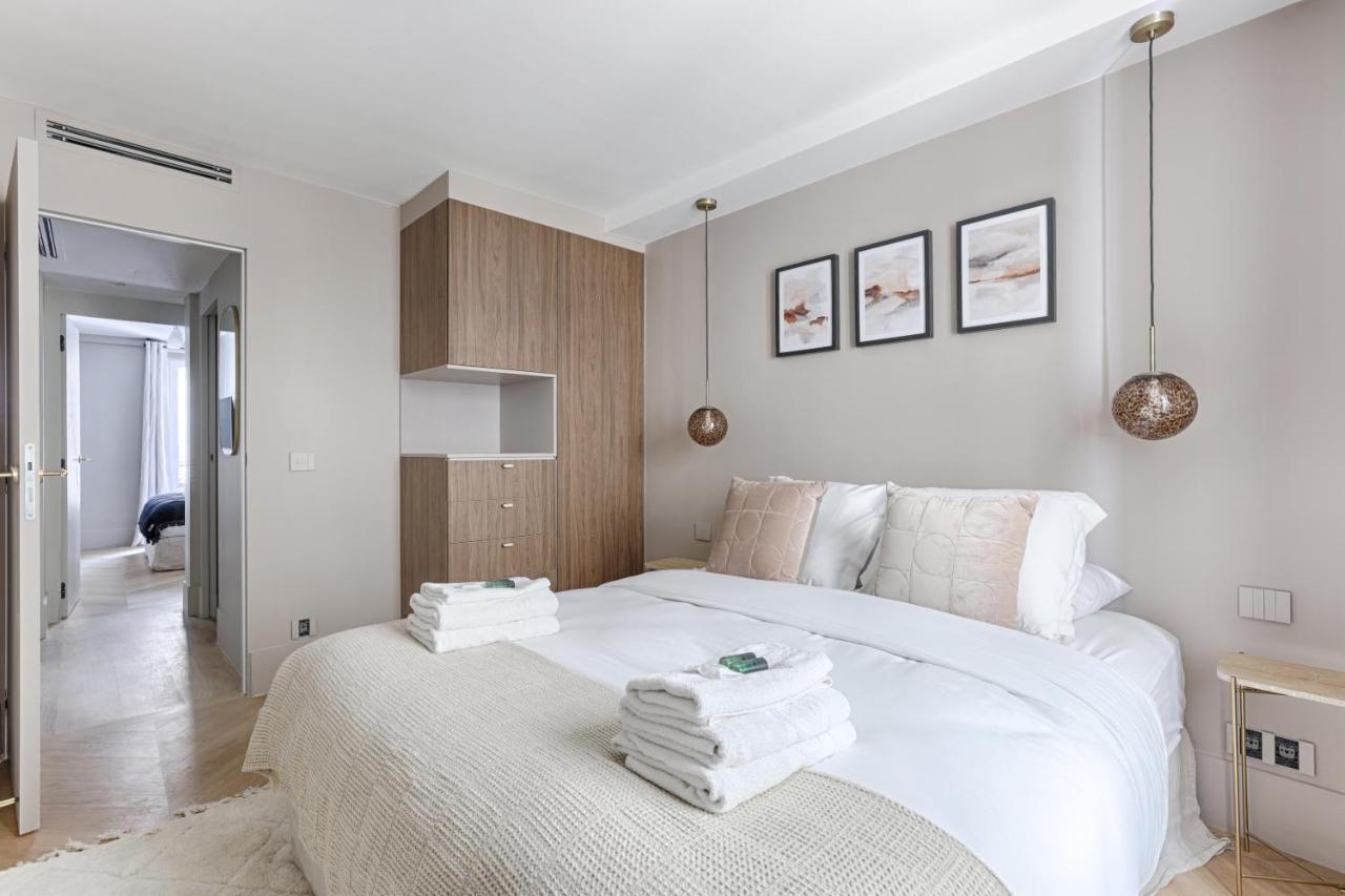 Unique Luxury Parisian flat 2BR/6P -Champs Elysées Esterno foto