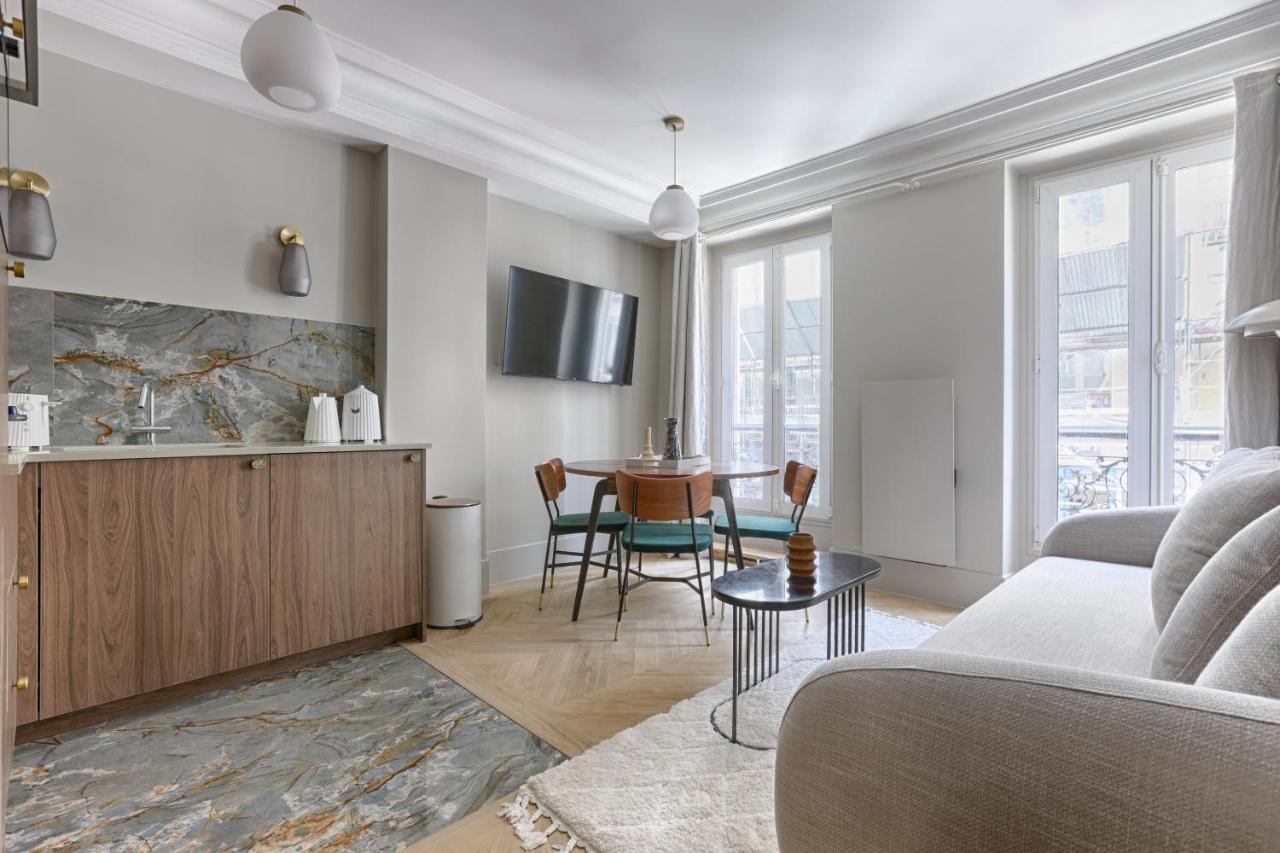 Unique Luxury Parisian flat 2BR/6P -Champs Elysées Esterno foto
