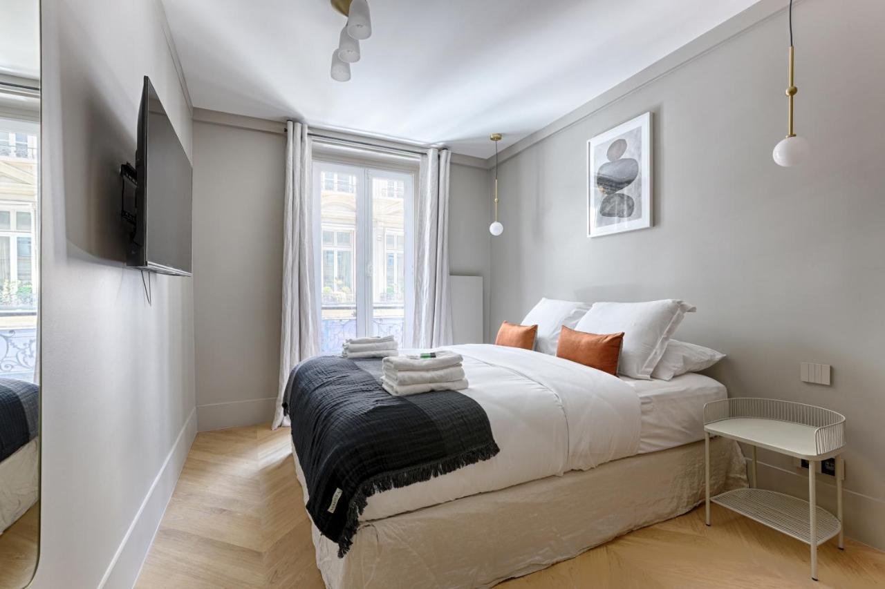 Unique Luxury Parisian flat 2BR/6P -Champs Elysées Esterno foto