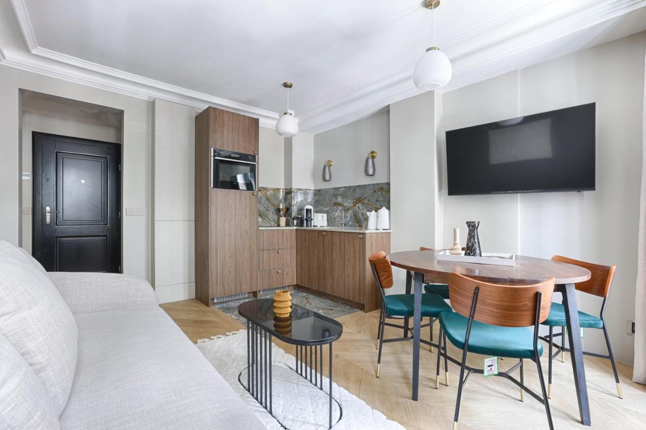 Unique Luxury Parisian flat 2BR/6P -Champs Elysées Esterno foto