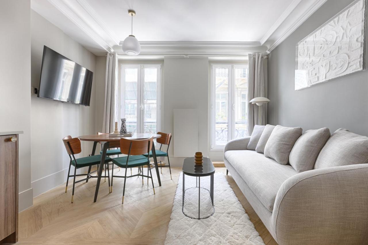 Unique Luxury Parisian flat 2BR/6P -Champs Elysées Esterno foto