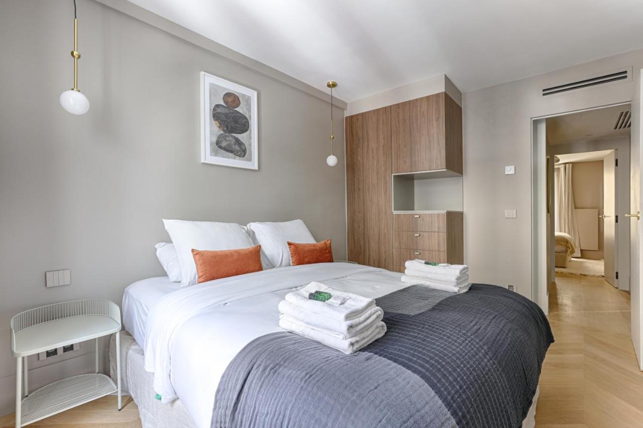 Unique Luxury Parisian flat 2BR/6P -Champs Elysées Esterno foto