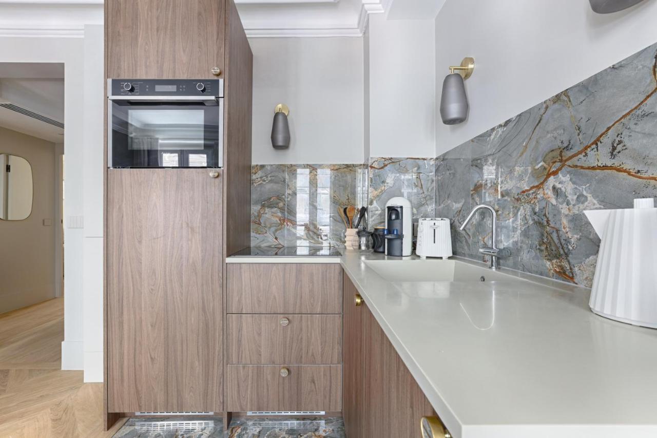 Unique Luxury Parisian flat 2BR/6P -Champs Elysées Esterno foto