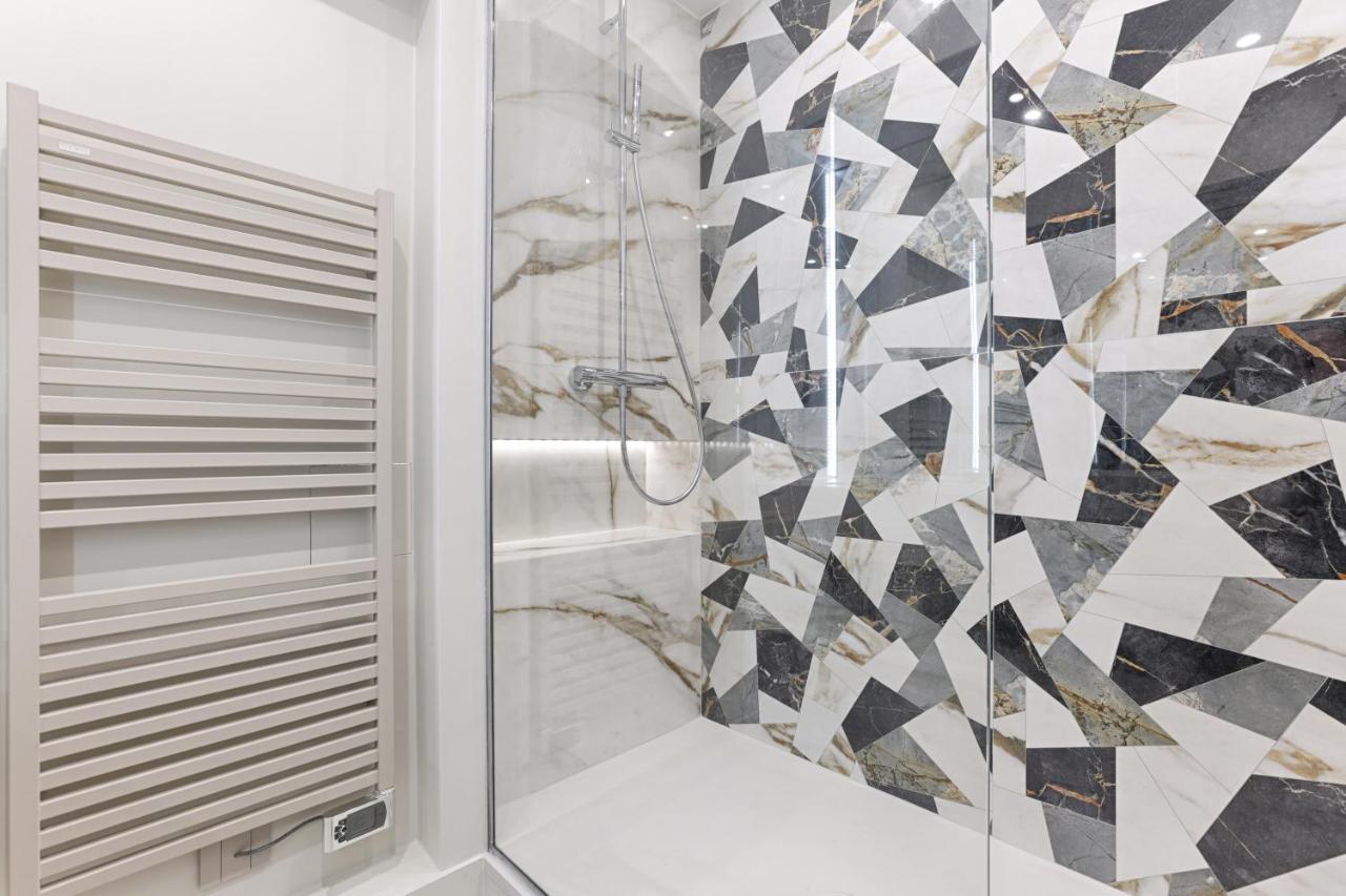 Unique Luxury Parisian flat 2BR/6P -Champs Elysées Esterno foto
